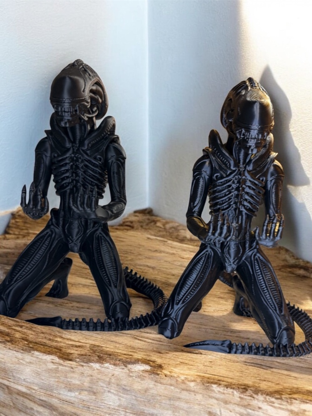 Set of 2 Xenomorph Alien Figures Black & Gold Sci-Fi Display Statues 12"
